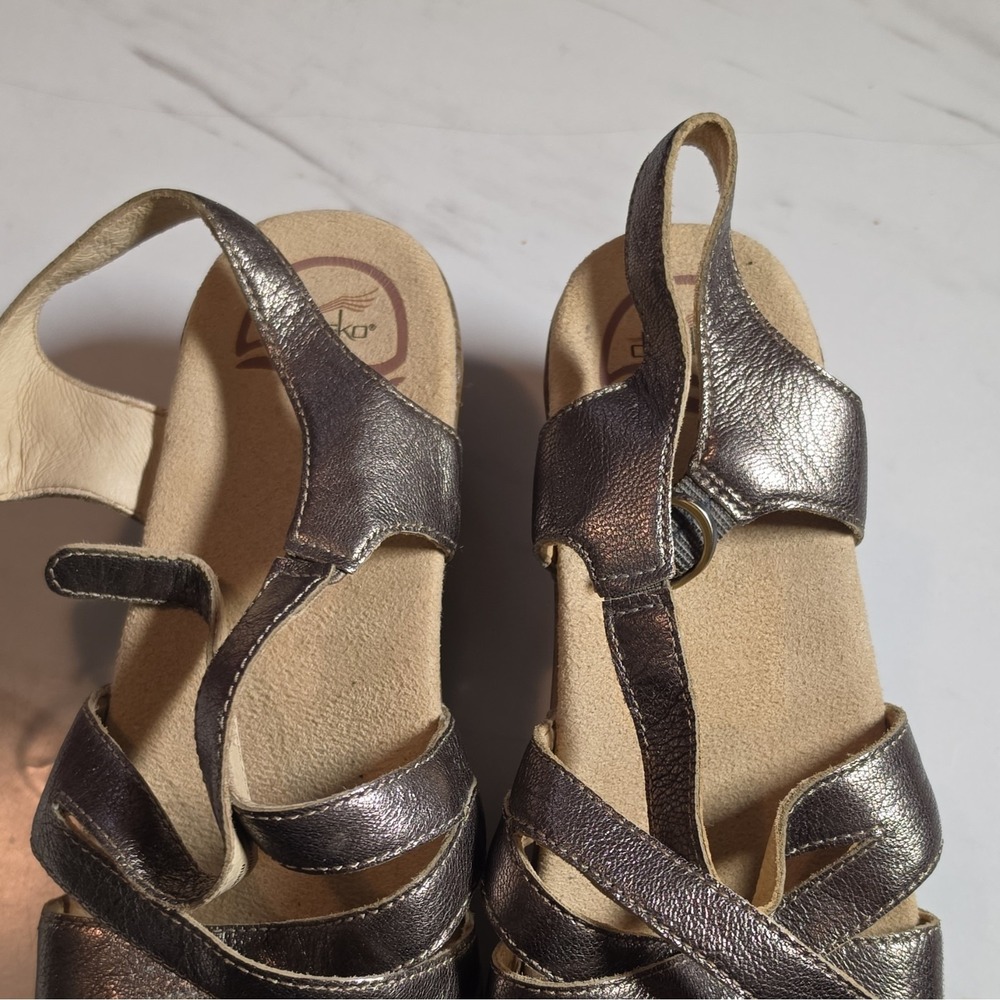Dansko Womens  metallic strappy wedge sandals Open Toe Size 39